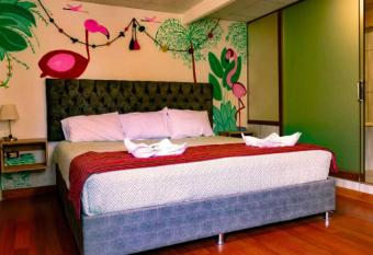 Valle verde, Hostel & camping has rooms with a private hot tub