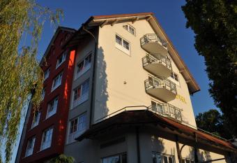 KIRCHERS PARK-HOTEL KAISERSTUHL Garni has Balcony rooms