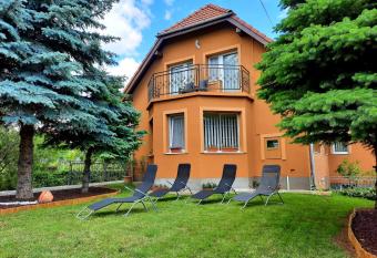 Harm  nia Vend  gh  z has Balcony rooms