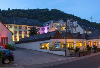 Schlo  -Hotel Petry has Balcony rooms