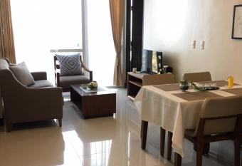 Cebu Cozy Ocean View 1BR,17th,private beach,pool,Wifi,Mactan has Balcony rooms