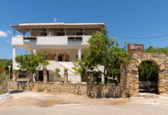 Memi Houses has Balcony rooms