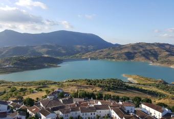 Los Estribos allows 18 year olds to book a room