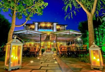 Pegasus Hotel & Coastal Cafe has Balcony rooms