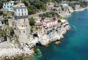 Villa Levante - Direct Sea Access - Full Sea View - Amalfi Coast allows 18 year olds to book a room