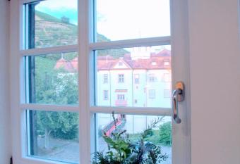 Hotel Residenz im Schloss Neuweier allows 18 year olds to book a room