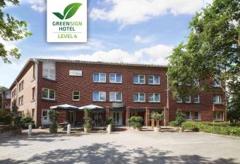 GHOTEL hotel & living Kiel allows 18 year olds to book a room