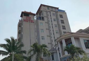 HOTEL 010 has Balcony rooms