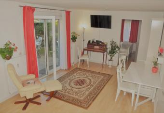 GardenOasisBerlinAirport has Balcony rooms