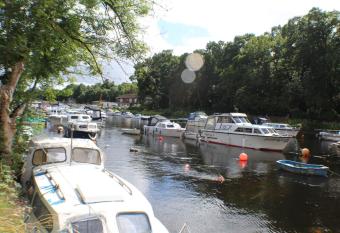 1-Bed Riverside, Apartment in Balloch, Loch Lomond allows 18 year olds to book a room