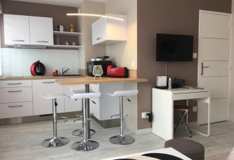 Charmant Studio 25 m2, 900m de la plage has Balcony rooms