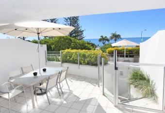 Sirocco 202 has rooms with a private hot tub