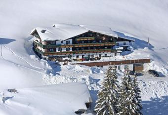 Alpengasthof-Hotel Kopph  tte allows 18 year olds to book a room