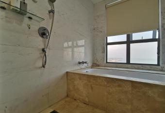 Thermospace Silverscape A-19-01 Melaka City has rooms with a private hot tub