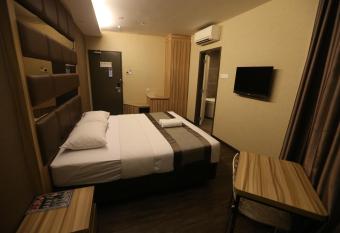 Kota Heritage Hotel has rooms with a private hot tub