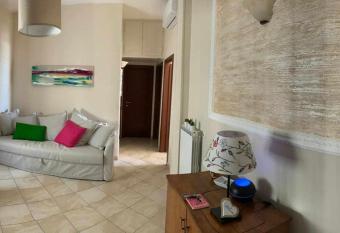 Appartamento sul porto Nettuno allows 18 year olds to book a room