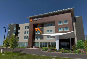 La Quinta Inn & Suites by Wyndham Holbrook Petrified Forest allows 18 year olds to book a room