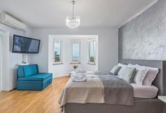 Tea Suite with Sea view has Balcony rooms