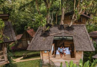 Roots Tree House has Balcony rooms