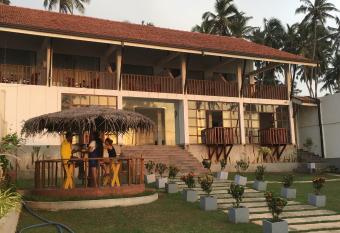 ISAMAR FRONT BEACH has Balcony rooms
