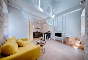 Studio Apartment Vicencina allows 18 year olds to book a room