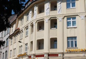 Central-Hotel Torgau allows 18 year olds to book a room