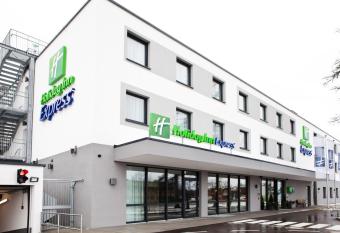 Holiday Inn Express Munich - Olympiapark, an IHG Hotel allows 18 year olds to book a room