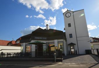 Pension 1310 allows 18 year olds to book a room