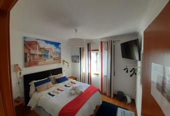 Aveiro Central Its ALL there Apartment has Balcony rooms