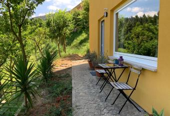 Loft - Casinha    Porta allows 18 year olds to book a room