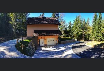 Apartmaji Velikonja has rooms with a private hot tub