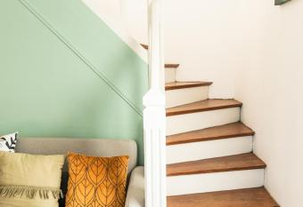 FRENCHY HOME GUJAN PROCHE CENTRE ET PORT allows 18 year olds to book a room