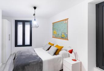 Housingle  n - Nama Plaza Mayor allows 18 year olds to book a room