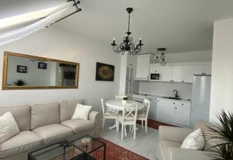 Apartman  allows 18 year olds to book a room