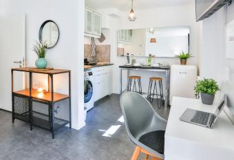 Studio HIRSCH56 - Zentral-Ruhig-Terrasse-Netflix allows 18 year olds to book a room