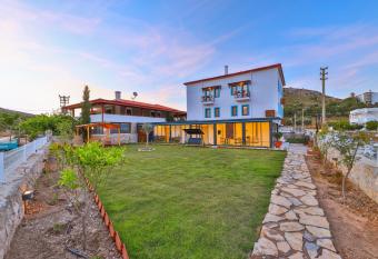 Thomas Suites Dat  a has Balcony rooms