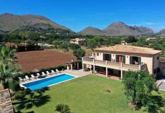 Can Seguinot has Balcony rooms