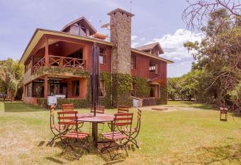 Ol-Kine Cottage at The Great Rift Valley Lodge & Golf Resort Naivasha has Balcony rooms