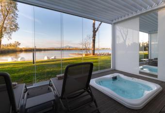 Nabi Resort Glamping & SPA has Balcony rooms