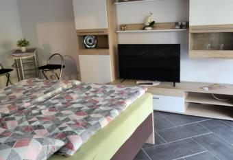 G  stewohnung 1 allows 18 year olds to book a room