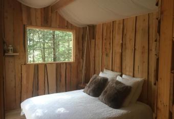 cabane de l Ecureuil has Balcony rooms