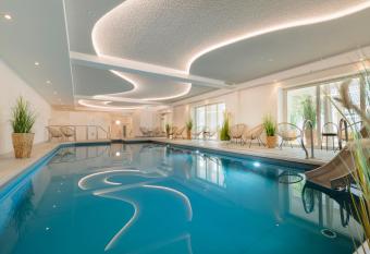 HofHotel Kr  henberg has Balcony rooms