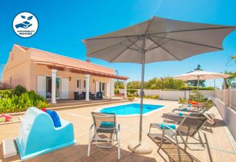 Villa Galapagos by Algarve Vacation has Balcony rooms