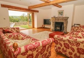 Rookery Barn an amazing country retreat hot tub has Balcony rooms