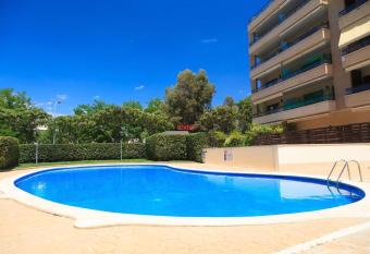 Apartamento Levante allows 18 year olds to book a room