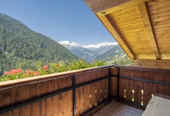 Haus Hubertus - Fewo 6 has Balcony rooms