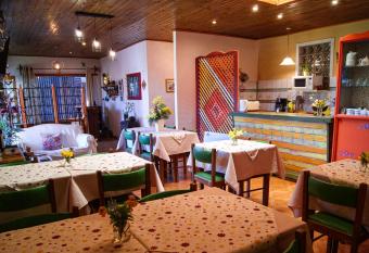 Hospedaje Flores del Sur allows 18 year olds to book a room