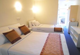 Econo Lodge Rivervale allows 18 year olds to book a room