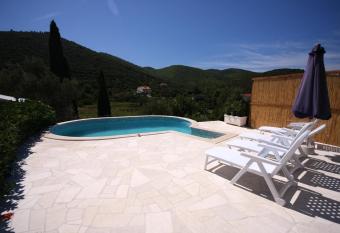 3 bedrooms appartement at Zrnovo 80 m away from the beach with sea view shared pool and furnished balcony has Balcony rooms