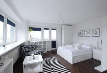 Elegant Apartment Warsaw View has Balcony rooms